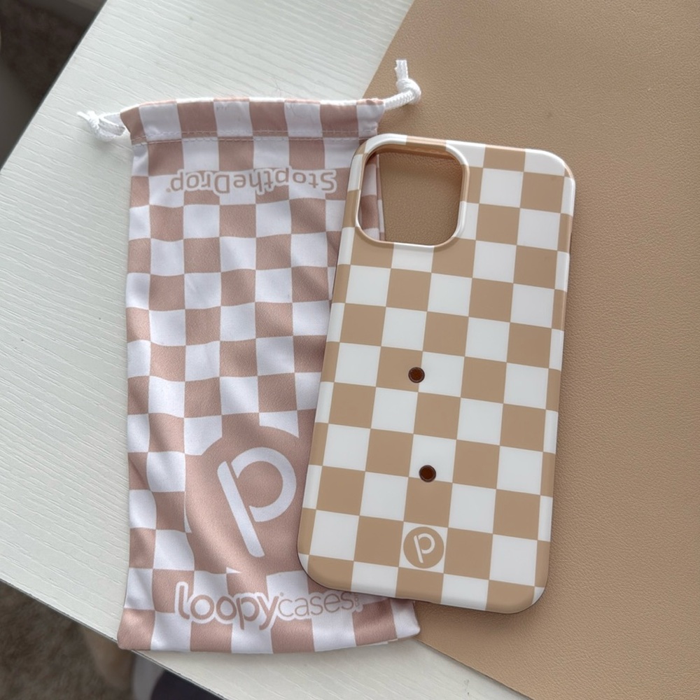 Loopy Sand Dollar Checkered case